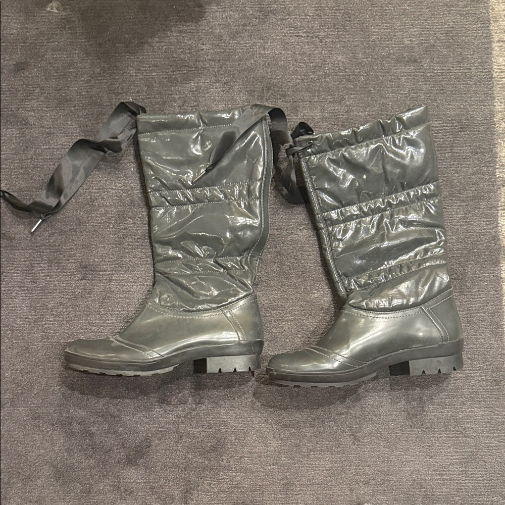Sleek Gray Women's Winter Boots